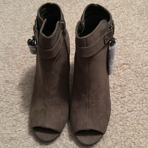 Charlotte Russe Lucite Booties Size 9 Color Khaki